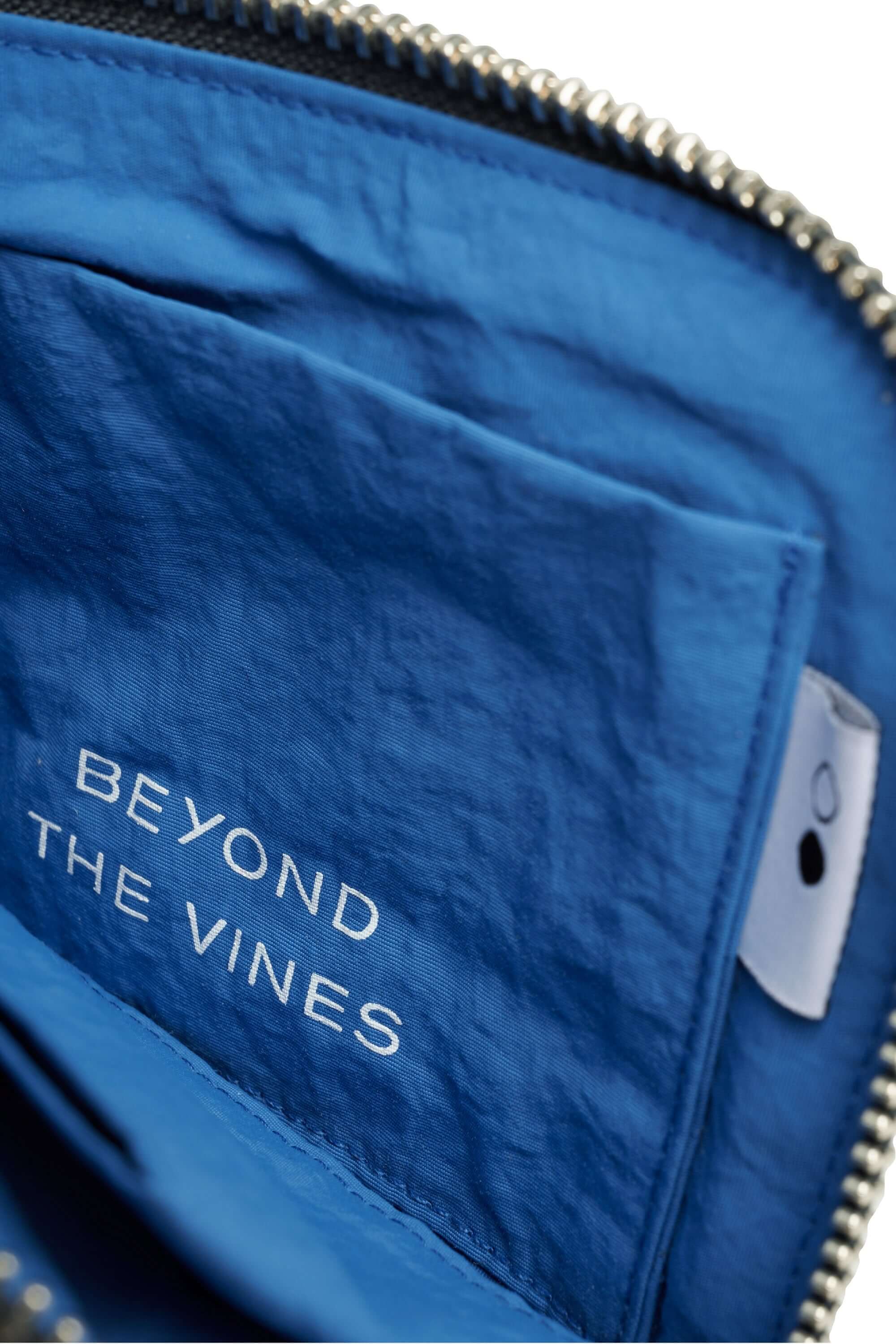 正規品新品BEYOND THE VINES ウォレット　Pocket Poofy SUPERPANELNAVYWALLET01.png?v=