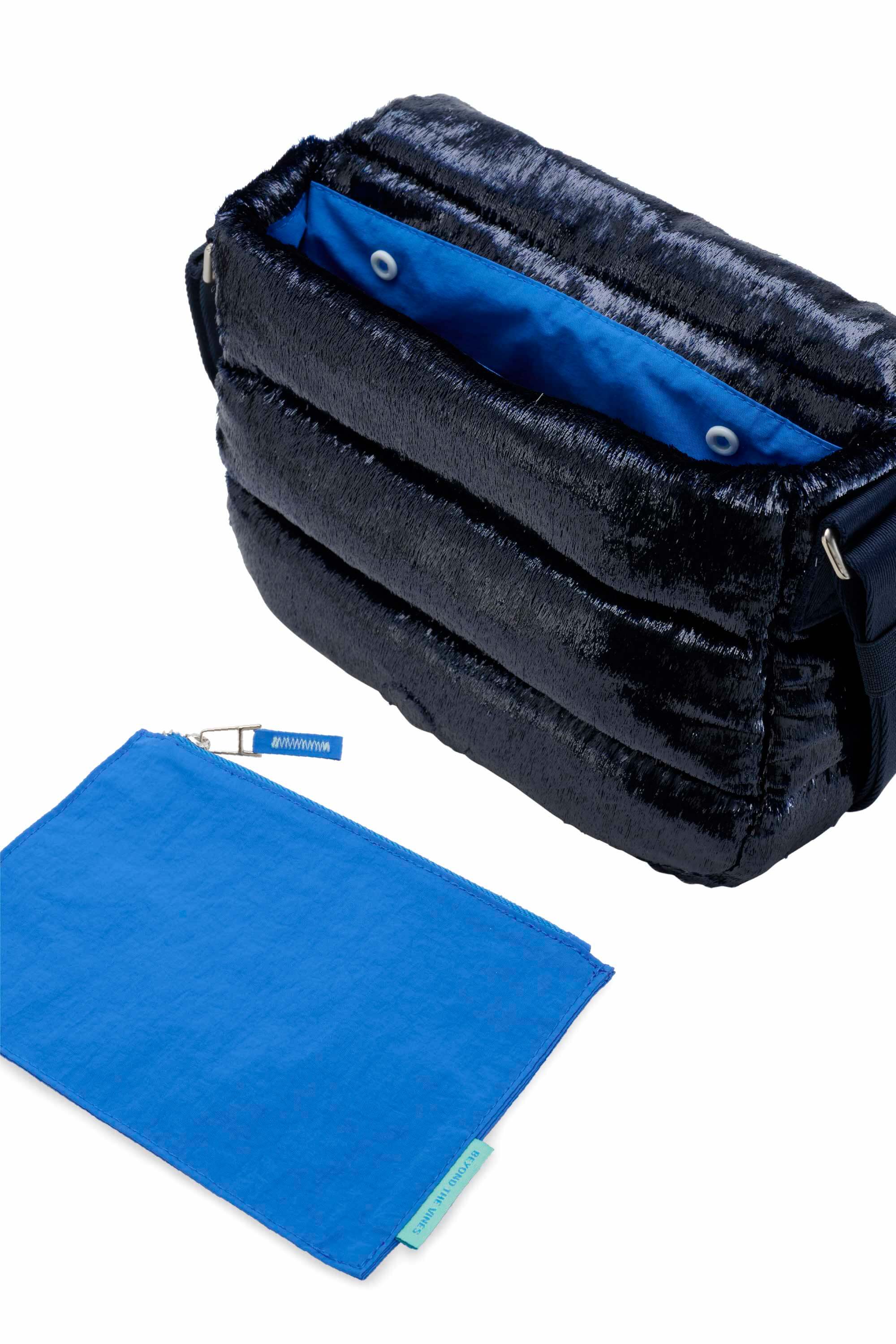 HOLIDAYPOOFYBAGNAVY05.jpg?v=