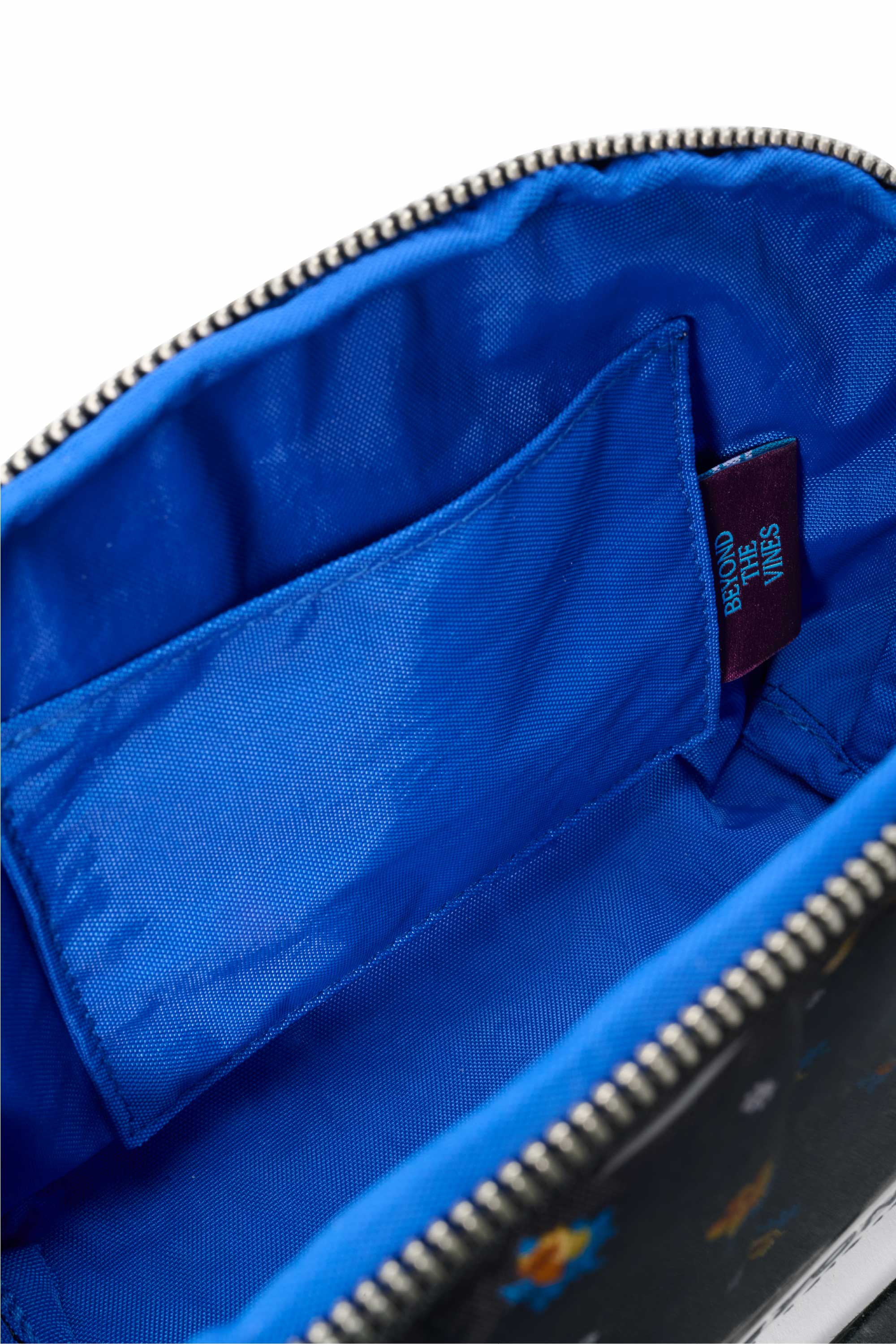 LIBERTYROUNDPOUCH_BLACK05.jpg?