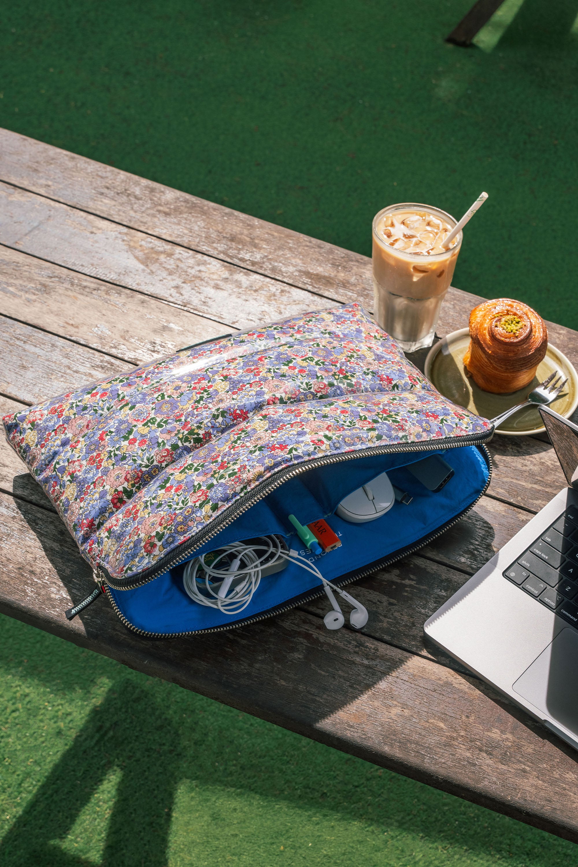 BTV_LIBERTY FABRIC Laptop Sleeve 16 社外秘 | Beyond The Vines