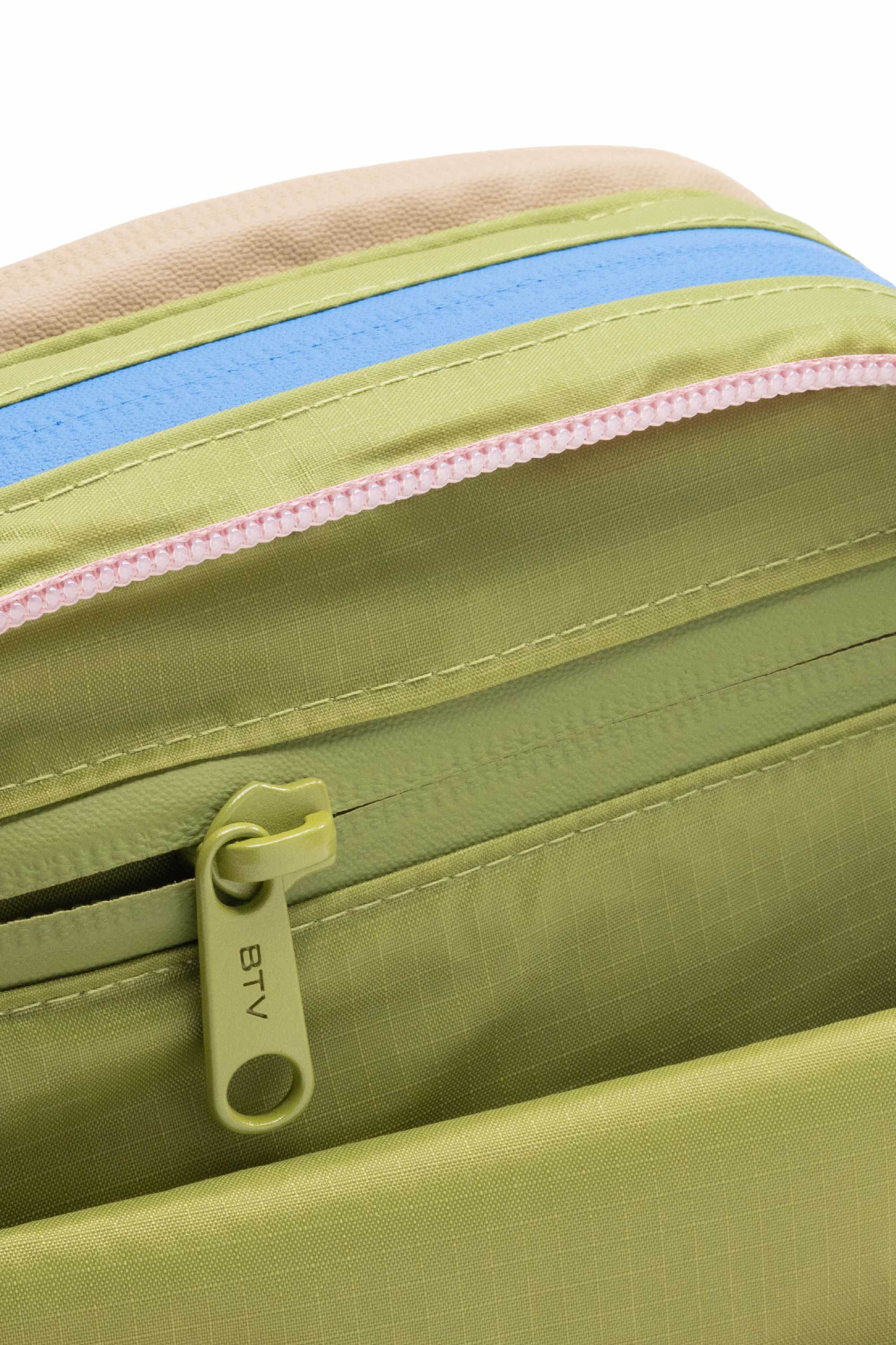 NEWMINIPARAPOUCH_OLIVE06.jpg?v