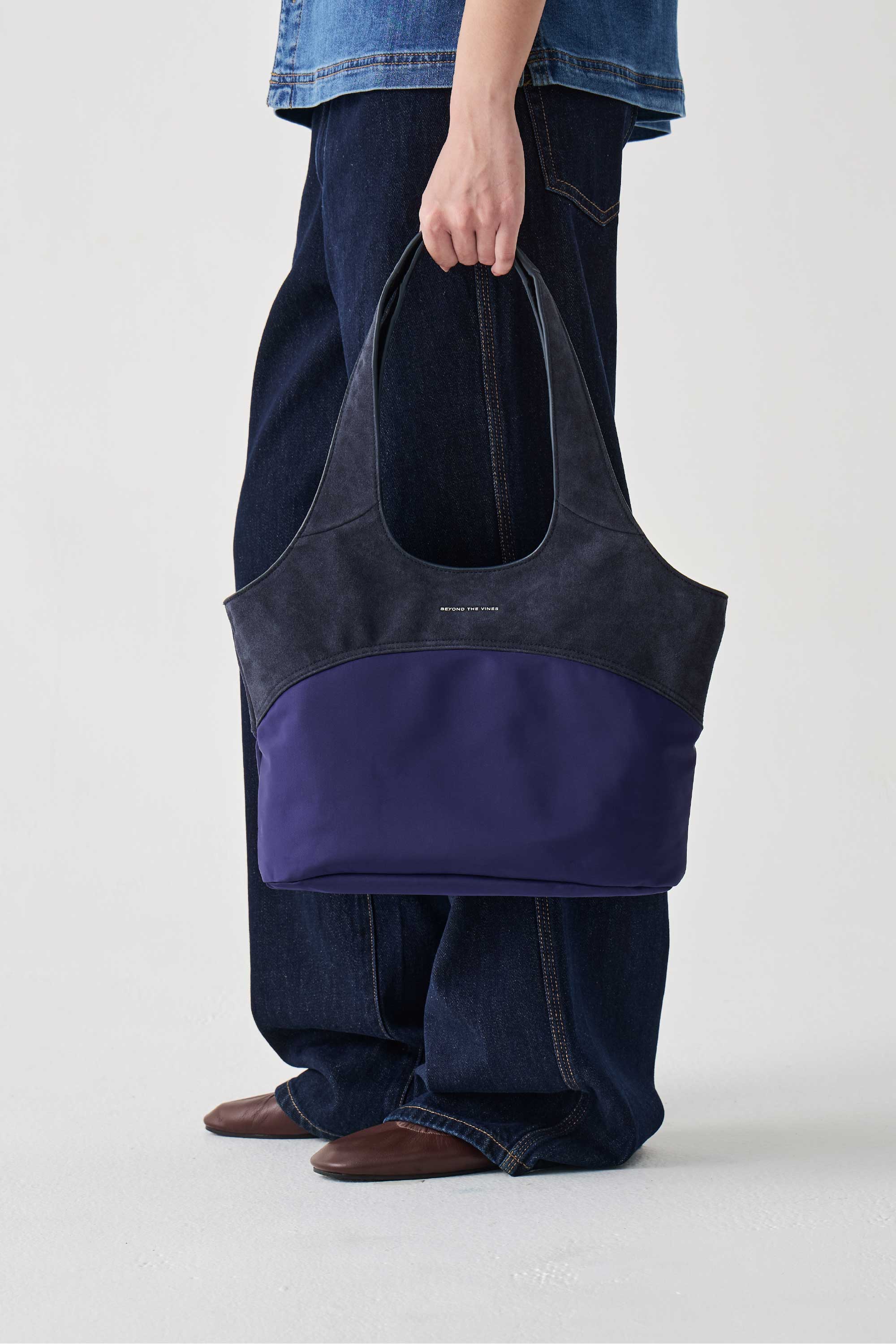 BEYOND THE VINES ネイビー トートバッグ ST01_Navy03.jpg?v=1758594940&